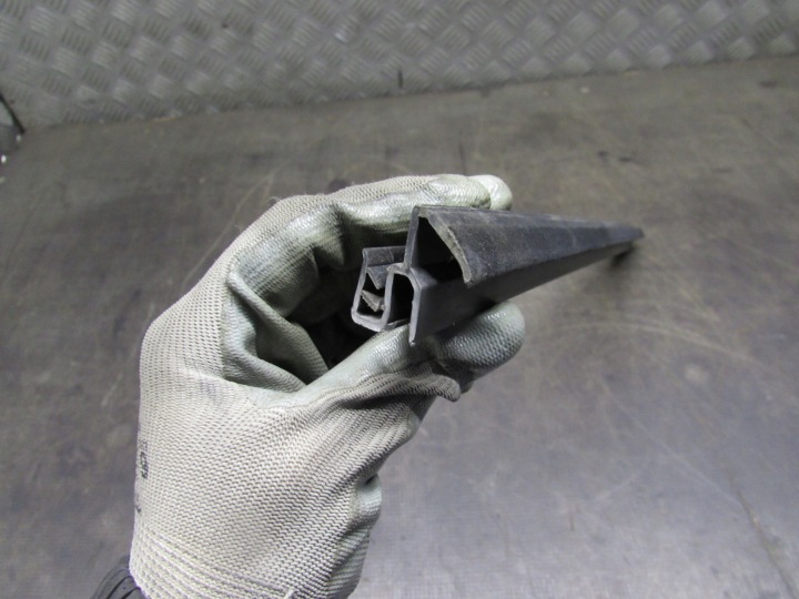 MOULURE RACLOIR DROIT ARRIÈRE SKODA FABIA II 07-10R 5D HAYON 5J6839479