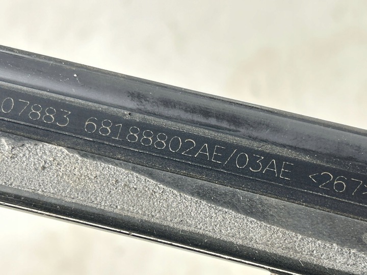 MOULURE PORTE COULISSANTE ARRIÈRE CÔTÉ GAUCHE CHRYSLER PACIFICA 68188803AE