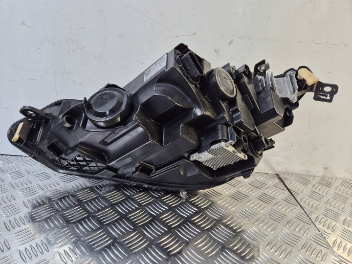 PHARES AVANT ENSEMBLE DROITE GAUCHE VW GOLF VIII 5H1 VW GOLF VIII 5H1