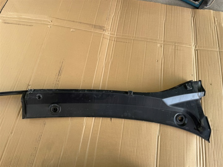 DOUBLURE DE PASSAGE DE ROUE PLASTIQUE GAUCHE AVANT VW CRAFTER II 2 MAN TGE 17-23R
