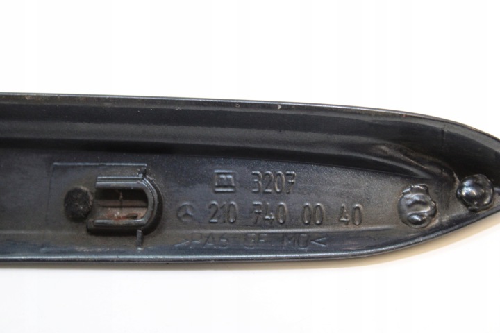 MOULURE COUVERCLES DE COFFRE CACHE MERCEDES 210 UNIVERSEL A2107400040