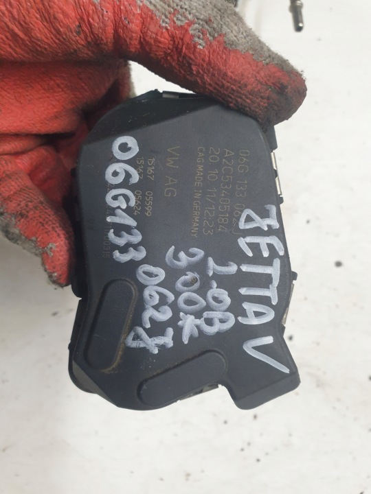 PAPILLON DES GAZ VW JETTA V 2.0 ESSENCE 06G133062J