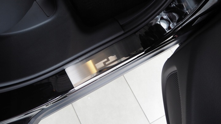 REVÊTEMENTS BAGUETTES SEUIL ALU-FROST 08-0522 VERS MERCEDES X 2005-2011