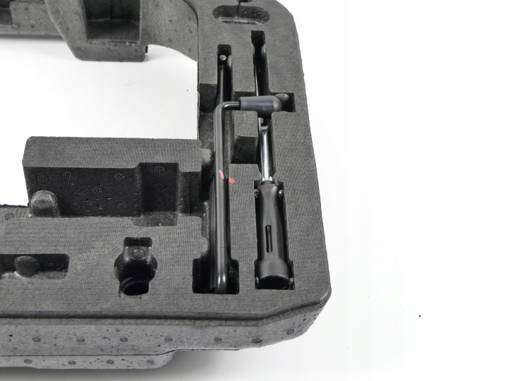 CRIC ÉLÉVATEUR INSERT SUR KOLO RÉSERVE AUDI A4 IV B8 07-15R. BERLINE