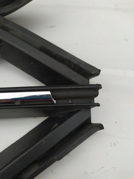 GRILLE CALANDRE PARE-CHOCS AVANT INFÉRIEURE GAUCHE VW TOUAREG III R-LINE