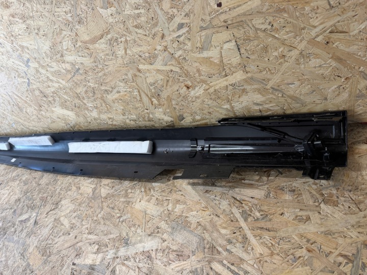 BMW 7 G70 GAUCHE MOULURE SEUIL 8081559 EN BON ÉTAT