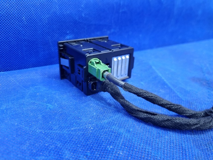 AUDI A6 A7 C7 PRISE TRANSMISSION USB AUX ORIGINAL 4G0035736