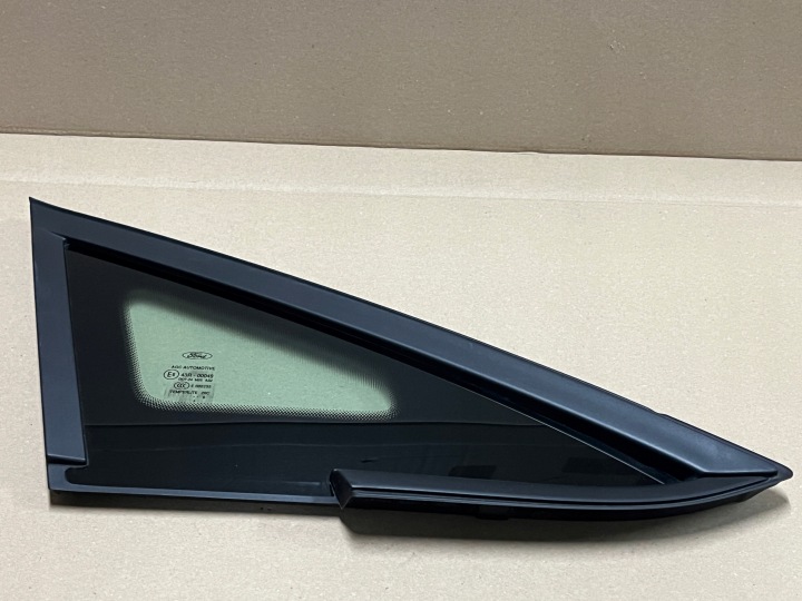 FIESTA MK7 LIFT 12- VITRE CARROSSERIE TRIANGULAIRE DROITE AVANT 16R