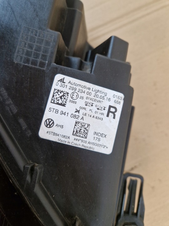 VW TOURAN II 2 15- PHARE AVANT DROITE AVANT COMPLET LED 5TB941082A