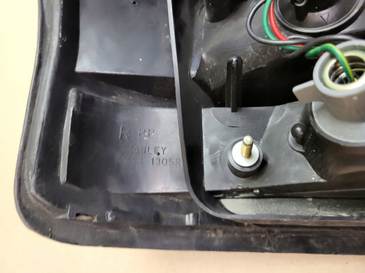 PHARE ARRIÈRE DROITE ARRIÈRE MAZDA 323 IV BG OE STANLEY EUROPE