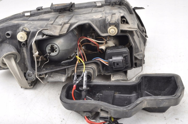 AUDI A6 C5 PHARE GAUCHE AVANT GAUCHE AVANT 148473-00 EUROPE