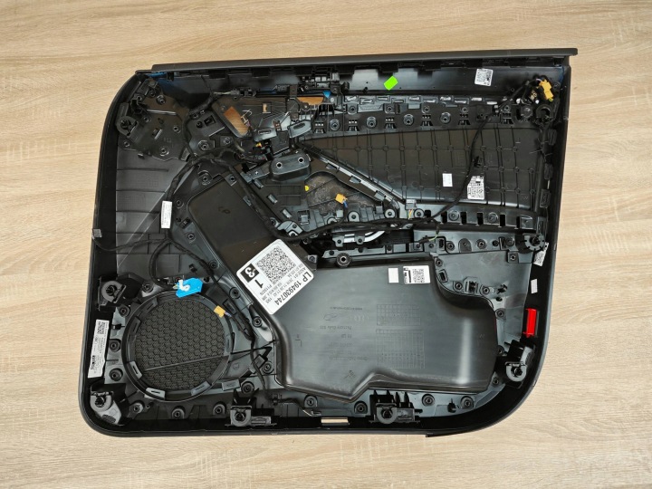 ORIGINE COLLECTEUR GARNITURE PORTES AMBIENTE GAUCHE AVANT AUDI Q3 II F3 83A867133 46KM