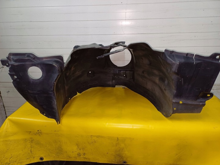 MERCEDES C W203 PASSAGE DE ROUE DROIT AVANT A2038840622