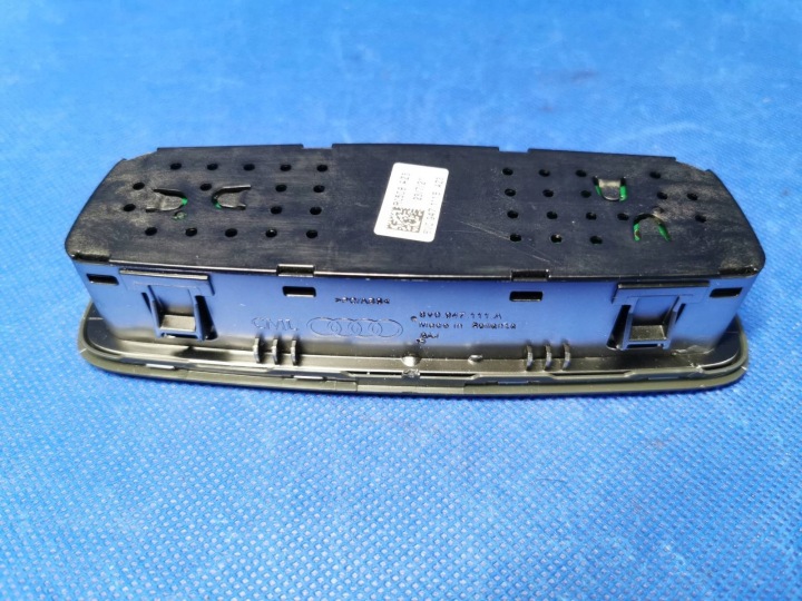 AMPOULE CABINES PLAFONNIERS AUDI A3 8Y ORIGINAL 8V0947111A