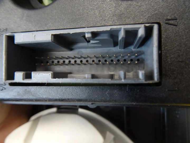 COMPTEUR COMPTEUR TABLEAU DE BORD OPEL OMEGA B LIFT ESSENCE 0928408AA NR707