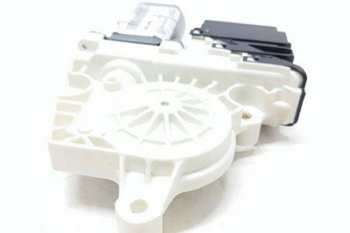PETIT MOTEUR VITRES ARRIÈRE DROITS PORTES SKODA OCTAVIAII (1Z3) 1K0959704B 1.6L