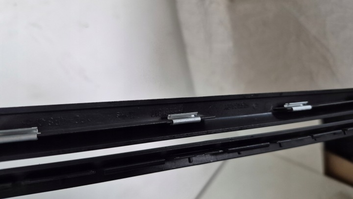 VW T5 PROTECTION RIDEAUX REVÊTEMENT ARRIÈRE MOULURE 7H5861817