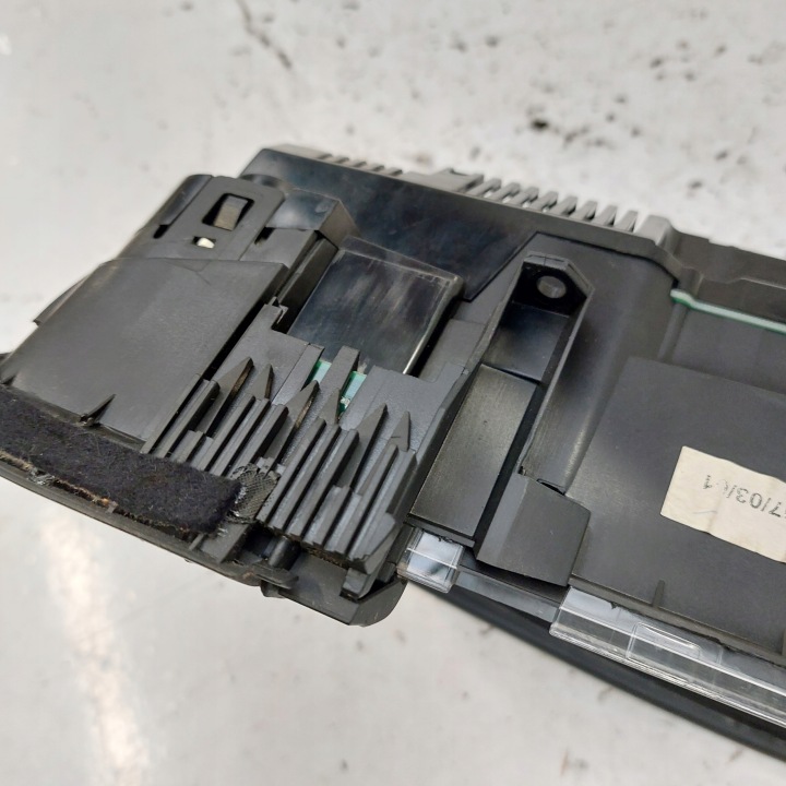 AUDI A4 B6 1,8T COMPTEUR TABLEAU DE BORD 8E0920900F BOSCH
