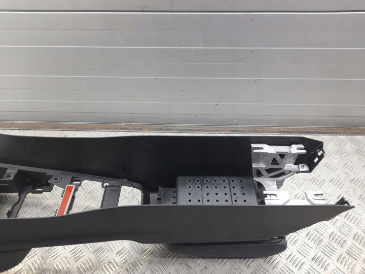 AUDI A3 S3 8V 8V1863241 MILIEU CONSOLE CENTRALE