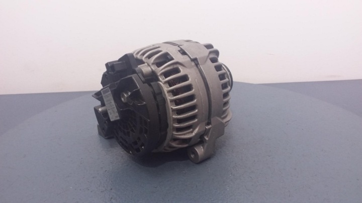 VOLVO S60 2.4B ALTERNATEUR 140A 30658085 0124525060
