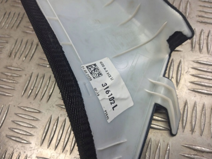 BMW 3 G20 G21 2020 PROTECTION MONTANTS VITRES AVANT A