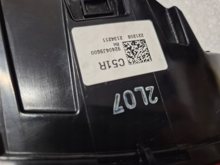 HYUNDAI KONA LIFT PHARE ARRIÈRE ARRIÈRE DROITE LED DROIT DANS COUVERCLE DE COFFRE 92404J9600 OEM