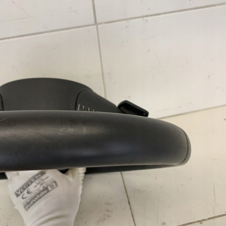 VOLANT CUIR MULTIFONCTIONNELLE PALETTES VITESSE AUDI A5 8W S-ILNE 19R