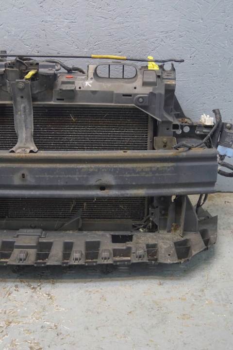 FORD FIESTA MK7 LIFT PANNEAU AVANT 1.6D (D879)