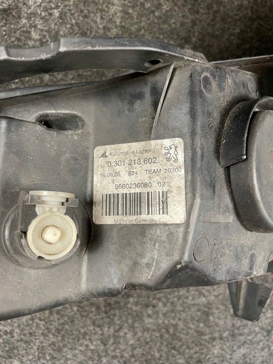 PEUGEOT 407 PHARE DROIT AVANT DROITE AVANT OE EUROPE 9660236080