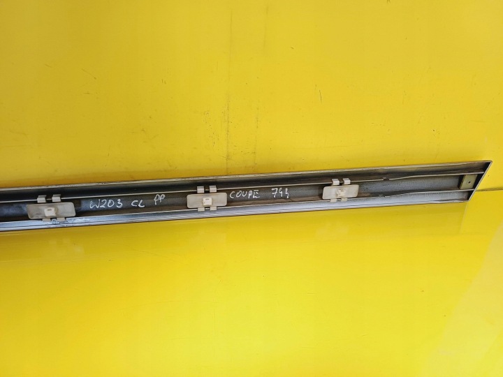MOULURE PORTES DROIT AVANT MERCEDES W203 COUPÉ LAK: 744 A2036903662 NR119