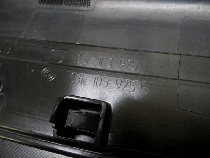 AUDI A3 8P LIFT 1.6 TDI 12R PROTECTION COUVERCLE MOTEUR 03L103925H 03L103925J