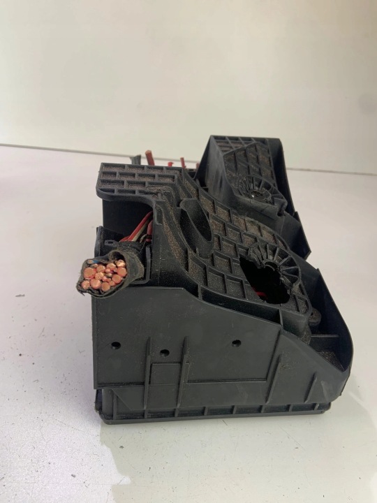 BOÎTE FUSIBLES VOLKSWAGEN PASSAT B6