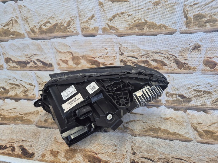 PROJECTEUR AVANT CÔTÉ DROITE MERCEDES-BENZ C W205 0001174240