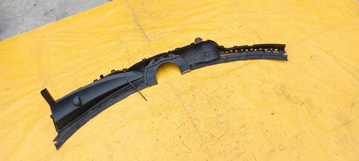 DOUBLURE DE PASSAGE DE ROUE MERCEDES W202 C-KLASA 95-00R 2028300213
