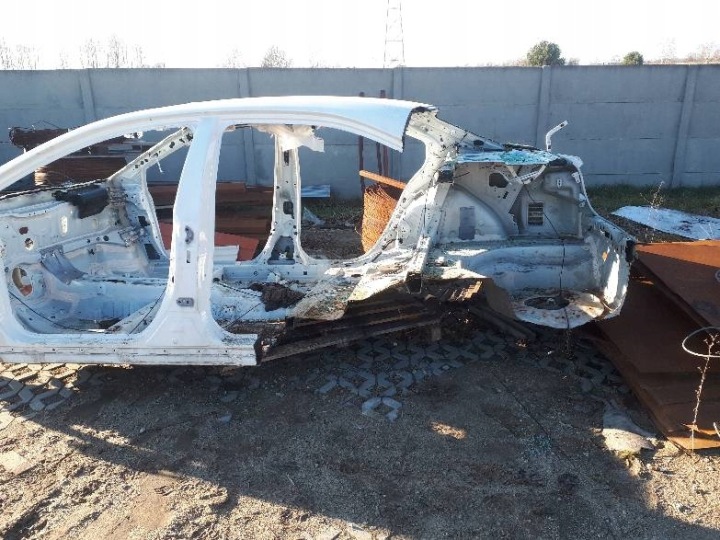 AILE QUART DROIT ARRIÈRE TOYOTA COROLLA E21 040