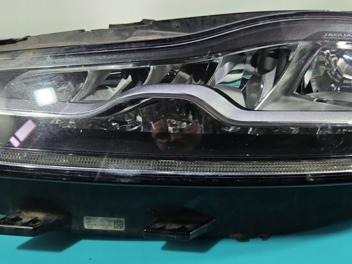 PROJECTEUR GAUCHE PHARE AVANT JAGUAR XF II X260 EUROPE GX63-13W030-LF