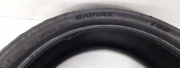 PNEU ARRIÈRE BRIDGESTONE BATTLAX SPORT TOURING T32 180/55 ZR17 M/C (73W)