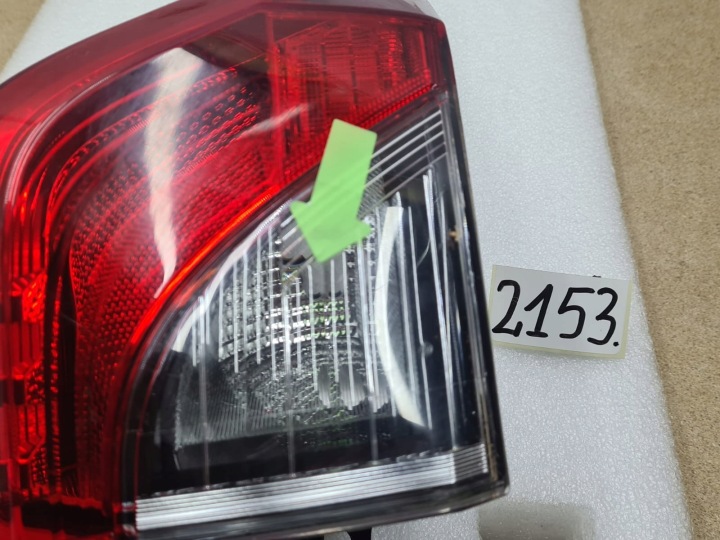 TOYOTA RAV4 PHARE ARRIÈRE DROITE 81550-42230