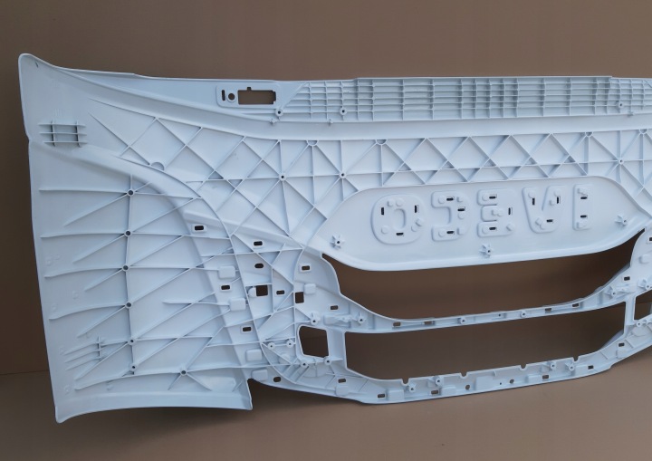 IVECO T-WAY CAPOT CALANDRE AVANT ORIGINAL EMBLÈME