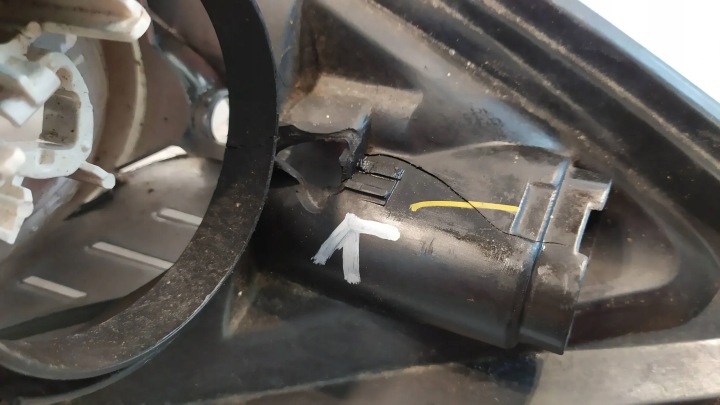 PHARE GAUCHE AVANT FORD FOCUS MK2