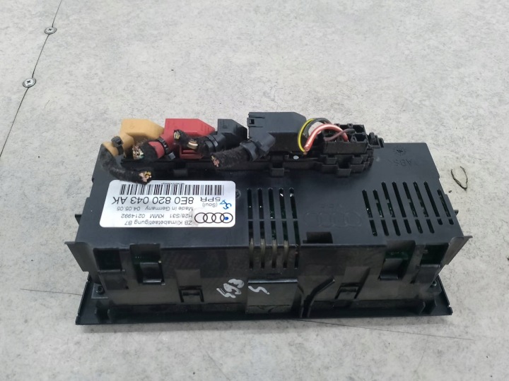 PANNEAU CONDUIT D'AIR AUDI A4 B7 8E0820043AK 8E0858063A