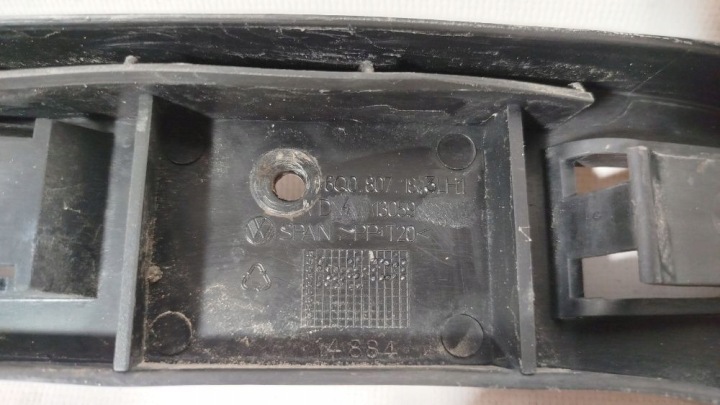 VOLKSWAGEN POLO 2004 AVANT CÔTÉ GAUCHE POIGNÉE FIXATION PARE-CHOCS ARRIÈRE