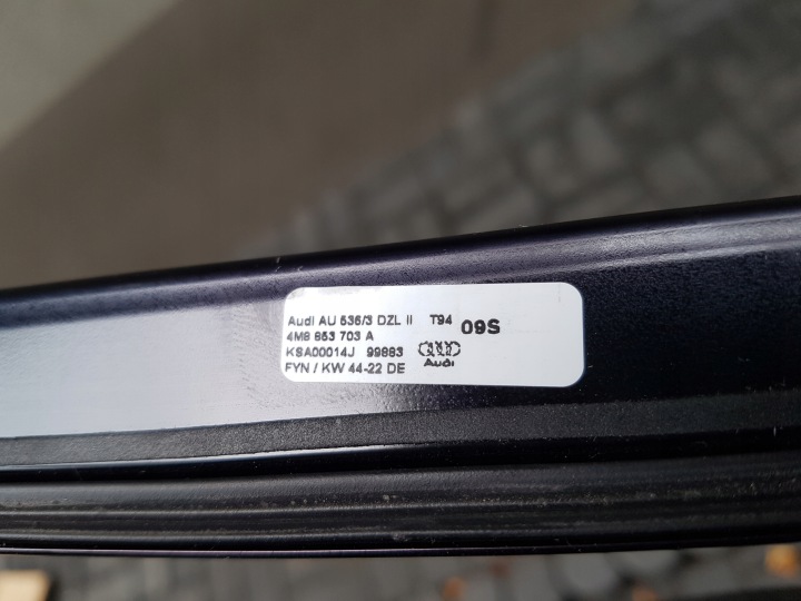 AUDI AQ8 SQ8 GAUCHE MOULURE TOITS 4M8853703A T94