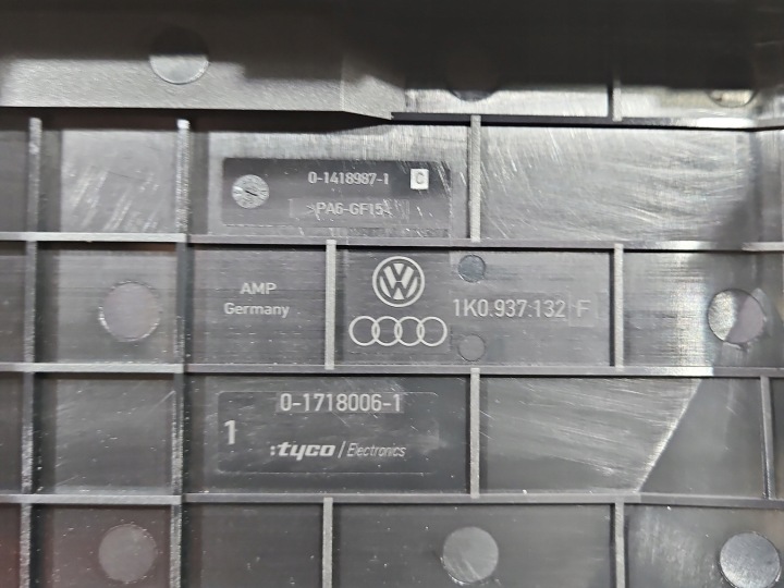 BOÎTE FUSIBLES AUDI A3 8P 1K0937132F