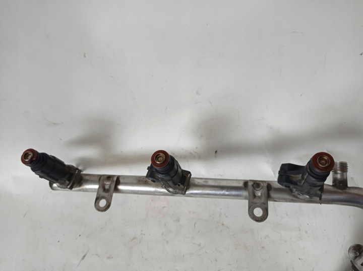 MOULURE INJECTION MERCEDES W210 3.2 V6 A1120700095