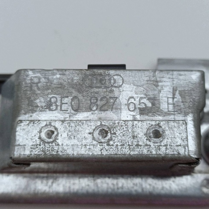 CACHE COUVERCLES DE COFFRE COUVERCLES DE COFFRE AUDI A4 B7 UNIVERSEL 8E0827657E 8E0827657D NR113