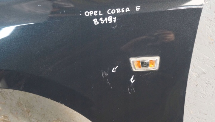 OPEL CORSA E AILE GAUCHE AVANT (B3197)