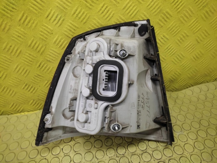 OPEL ASTRA G HAYON PHARE DROIT ARRIÈRE 90521544