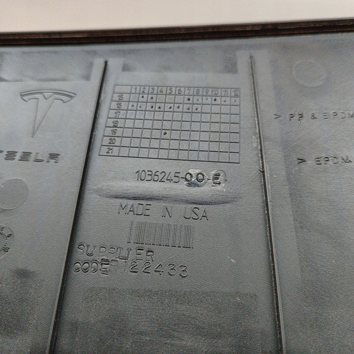 TESLA MODÈLE X 2016 DOUBLURE DE PASSAGE DE ROUE AVANT