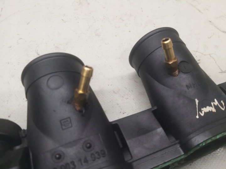 COLLECTEUR ADMISSION COUVERCLES DE COFFRE CONDUIT D'AIR A4 B6 PASSAT B5 2.0 FSI AWA 150KM 06D133209T